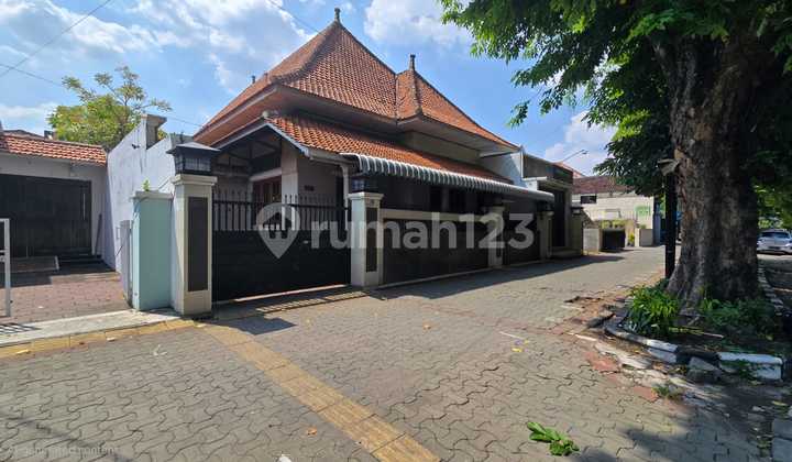 Dijual Rumah Mewah Asri Strategis Pusat Kota di Jalan Kapten Mulyadi Pasar Kliwon, Solo Dijual Rumah Mewah Asri Strategis Pusat Kota di Jalan Kapten Mulyadi Pasar Kliwon, Solo