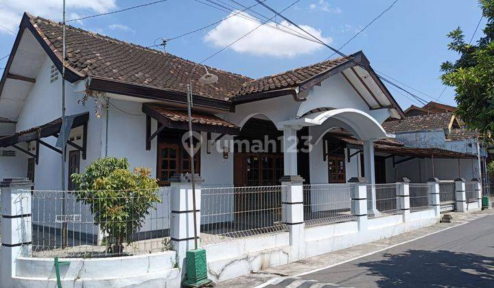 Rumah Hook Bagus Siyab Huni di Colomadu  2