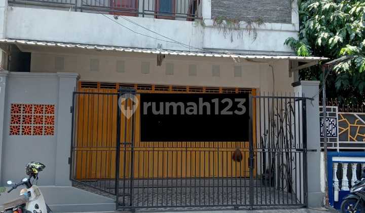 Ready-to-Use 2-Story Shophouse, Danusuman Location - Solo. 2