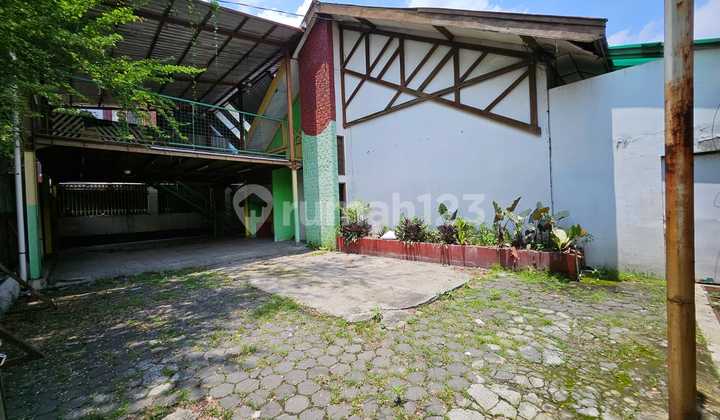 Ruang Usaha Eks Rumah Makan Lokasi Strategis di Sriwedari Solo Ruang Usaha Eks Rumah Makan Lokasi Strategis di Sriwedari Solo