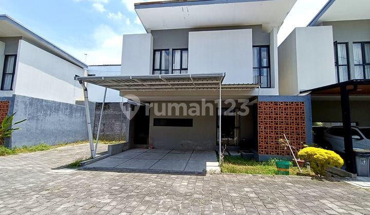 Dijual Rumah Bagus Minimalis 2 Lantai ( Full Furnished ) di Cluster Colomadu!!