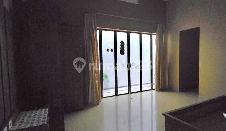 Favorite Luxury House in a Strategic Central City Location 2