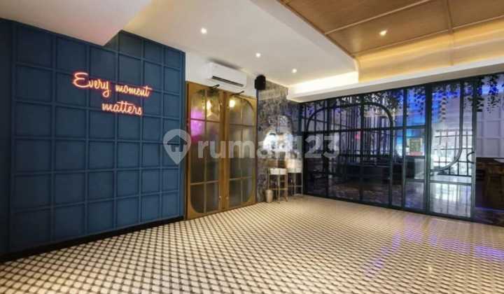 Strategic Luxury Business Space in Setabelan Banjarsari, Former Restaurant and Bar