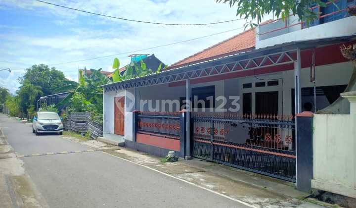 Dijual Rumah Siap Pakai di Sumber Solo, dekat Fave Hotel. Cocok untuk Hunian Keluarga, Lingkungan Aman dan Nyaman. 2