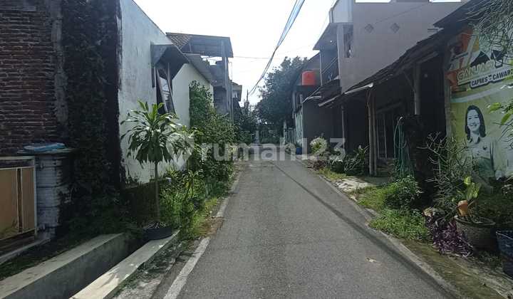 Strategic Old House Ready to Use Suitable for Distributor Office 2