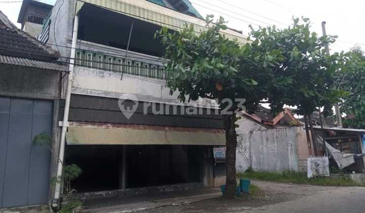 Rumah Hook 2 Lantai bisa untuk Ruang Usaha di Perumahan Favorit Dekat Mall The Park, Solo Baru Rumah Hook 2 Lantai bisa untuk Ruang Usaha di Perumahan Favorit Dekat Mall The Park, Solo Baru