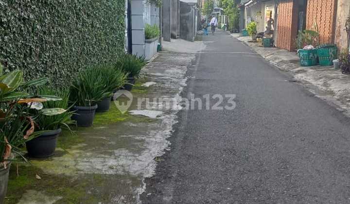 Tanah Bonus Bangunan Ruang Kantor & Gudang Siap Pakai di Manahan Tanah Bonus Bangunan Ruang Kantor & Gudang Siap Pakai di Manahan
