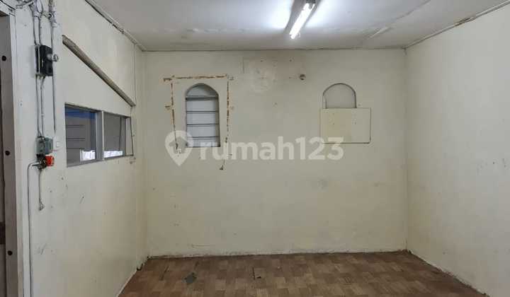 Strategic Ready-to-Use Business Space Formerly Garment in Tipes Serengan, Near Veteran Street Solo.