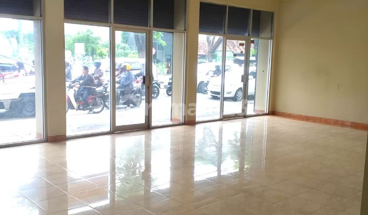 For Quick Sale! Strategic 2-Storey Shop House + Back House in Wirobrajan Yogyakarta 2