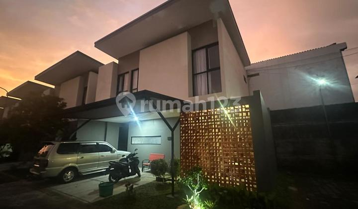 Rumah Bagus Minimalis 2 Lantai Seperti Baru ( Full Furnished ). di Clusted Colomadu. 2