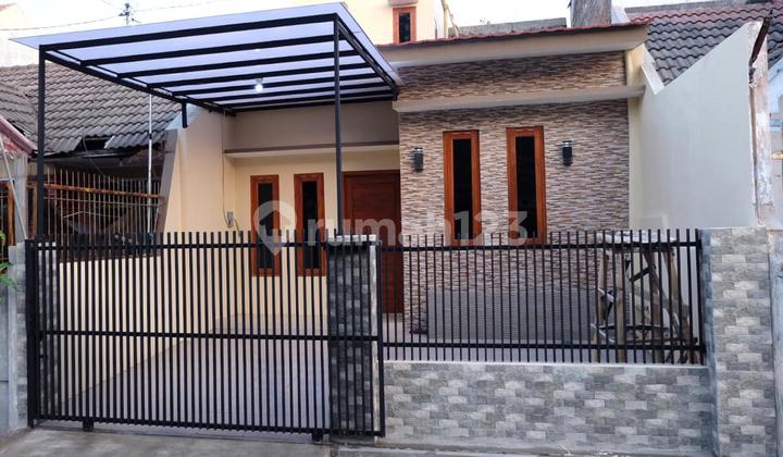 Rumah Minimalis Dekat Solo Baru, 1.5 Lantai. Cocok untuk Hunian Keluarga dan Pasutri Baru.
