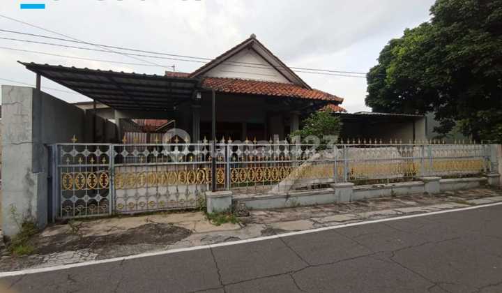 Rumah Bekas Kantor Strategis Siap Pakai