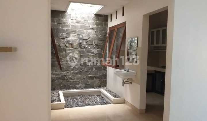 Nice 1-Story House Location Kerten Laweyan Solo Nice 1-Story House Location Kerten Laweyan Solo