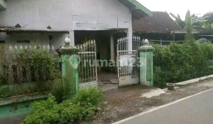 Langka di Pusat Kota! SHM 597M² Bonus Bangunan Kos, Dekat Manahan dan Kampus Langka di Pusat Kota! SHM 597M² Bonus Bangunan Kos, Dekat Manahan dan Kampus