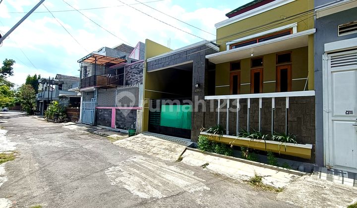 Beautiful Minimalist House in Fajar Indah Location Beautiful Minimalist House in Fajar Indah Location