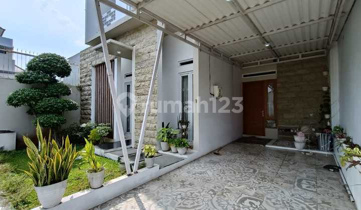 Nice 2-Story House in Gentan Solo 2