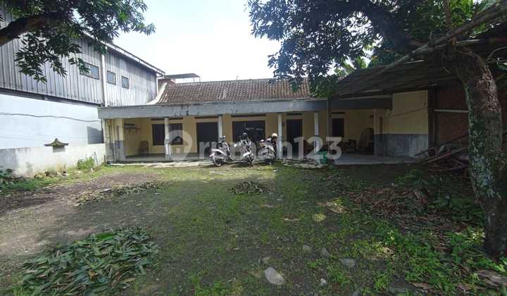 Rumah Lama Strategis di Banjarsari Solo 2