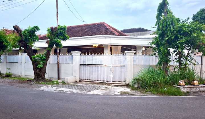 Spacious House in the Center of Solo City Spacious House in the Center of Solo City