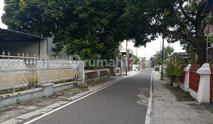 Rumah Bekas Kantor Strategis Siap Pakai 2
