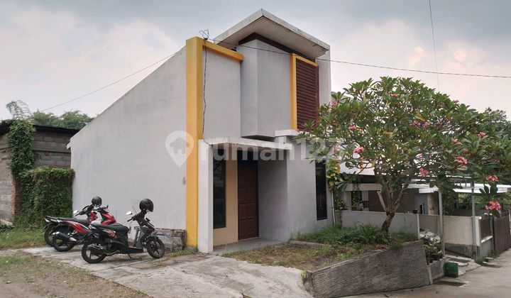 Minimalist House Inside the Mojosongo Cluster Near Solo City Center and Toll Road Access