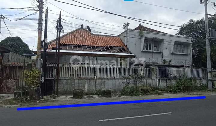 1.5-Story Strategic House Ideal for Business (Cafe / Restaurant / Etc.) in Mangkubumen Culinary Area, Banjarsari, Solo