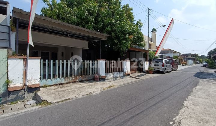 Rumah Hitung Tanah di Sumber Banjarsari Solo Rumah Hitung Tanah di Sumber Banjarsari Solo