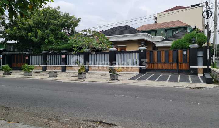 Luxury Home in Solo City Center Near Paragon Mall and Slamet Riyadi Solo