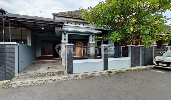 Nice House Ready to Live in Fajar Indah Housing Complex Nice House Ready to Live in Fajar Indah Housing Complex