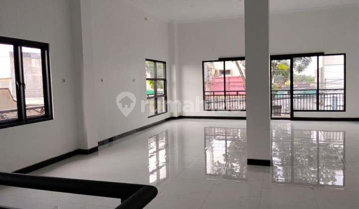 Newly Built 2-Storey Shop House on One of the Main Road Sides in Jebres, Solo 2