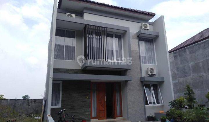 Rumah Bagus 2 lntai semi furnished di dkat Solo Baru 1