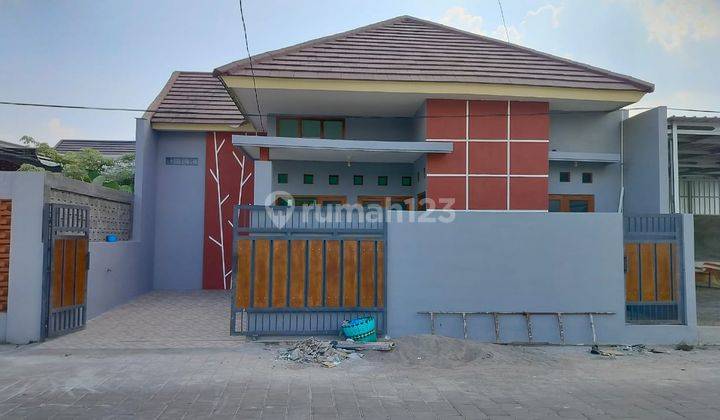 Rumah minimalis strategis siap huni  2