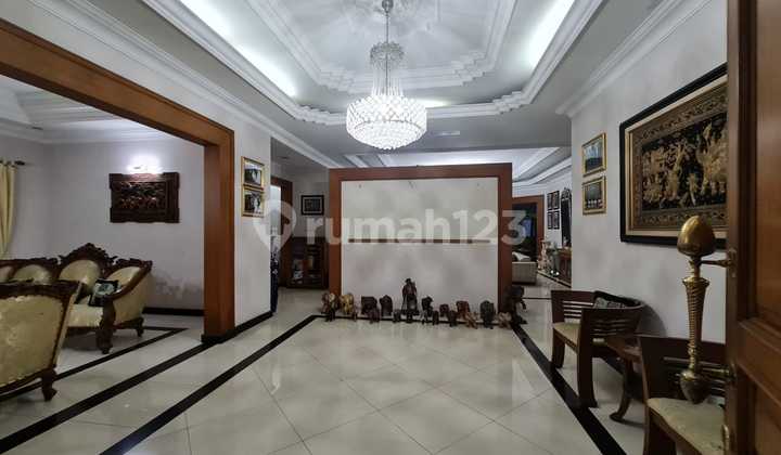 Rumah Mewah Pusat Kota Solo Dekat Mall Paragon dan Slamet Riyadi Solo 2