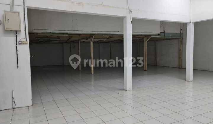 Ruang Usaha Strategis Siap Pakai Eks Garment di Tipes Serengan Dekat Jalan Veteran Solo Ruang Usaha Strategis Siap Pakai Eks Garment di Tipes Serengan Dekat Jalan Veteran Solo