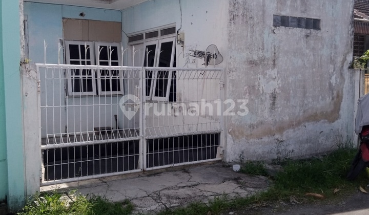 House Needs Renovation in Favorite Housing Near The Park Mall, Solo Baru House Needs Renovation in Favorite Housing Near The Park Mall, Solo Baru