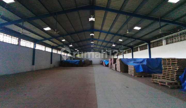 Good Warehouse Strategic Hook Ready to Use Just Renovated Near Palur Plaza & Unsa Campus