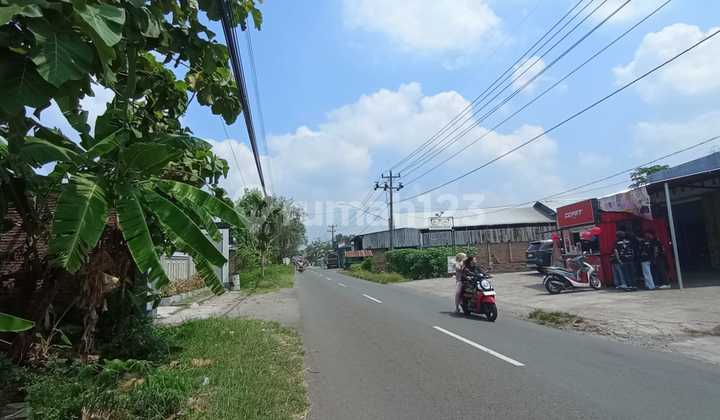 Good Strategic Warehouse Ready to Use with 2 Front Access, North and South Facing, in Juwiring Klaten Warehouse Area. Good Strategic Warehouse Ready to Use with 2 Front Access, North and South Facing, in Juwiring Klaten Warehouse Area.