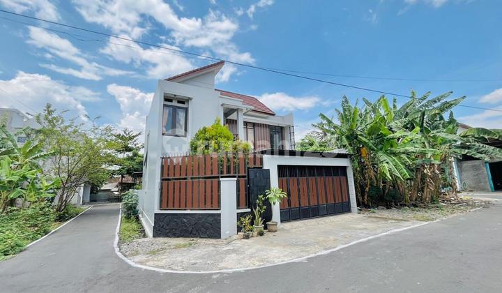 Rumah 2 Lantai Full Furnish Siap Huni di Sumber, Banjarsari, Solo