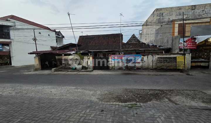 Rumah Hitung Tanah Strategis Dekat Jalan Slamet Riyadi di Sondakan Laweyan Solo Rumah Hitung Tanah Strategis Dekat Jalan Slamet Riyadi di Sondakan Laweyan Solo