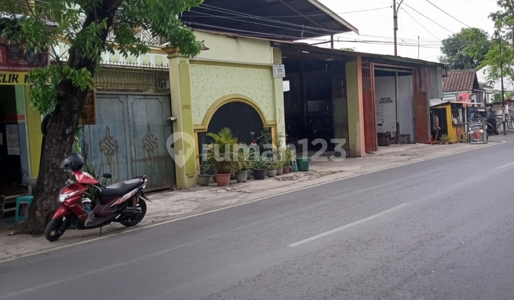 Nice 2-Story House + Ready-to-Use Warehouse, Strategically Located on Jalan Kapten Mulyadi, Solo 2