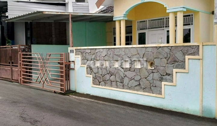House in a Prestigious Housing Estate Near The Park Mall, Solo Baru 2