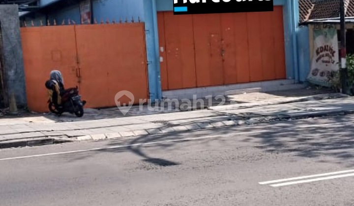 Two-Story Building Suitable for Shophouse, Warehouse, and Business Space on One of the Main Road Sides in Jebres, Solo Two-Story Building Suitable for Shophouse, Warehouse, and Business Space on One of the Main Road Sides in Jebres, Solo