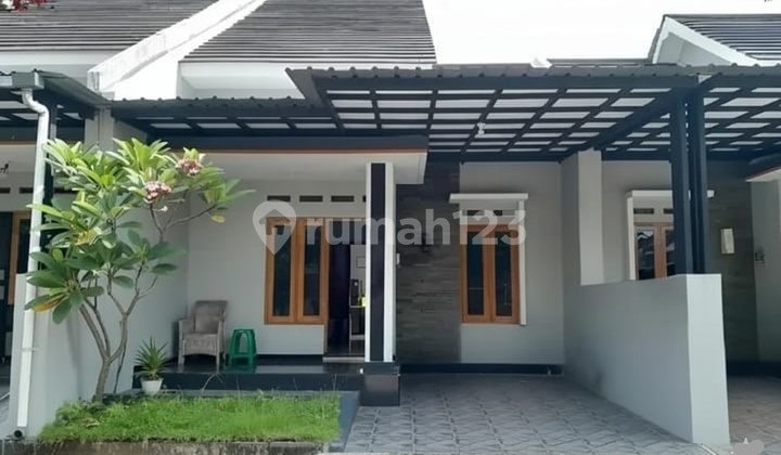 Rumah Minimalis Modern Full Furnish Siap Huni di Cluster Dekat Solo Baru Rumah Minimalis Modern Full Furnish Siap Huni di Cluster Dekat Solo Baru