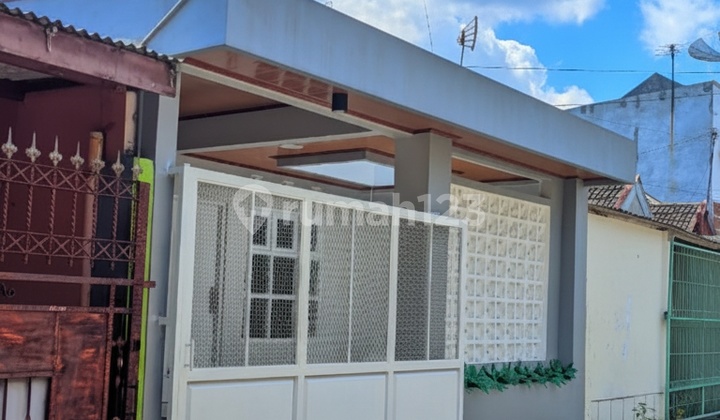 Rumah Baru Cantik Minimalis 1½ Lantai Siap Huni di Perumahan di Solo Baru 2