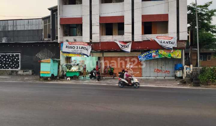 3 Ruko 3 Lantai Jejer Sangat Strategis Di Pinggir Jalan Raya A. Yani