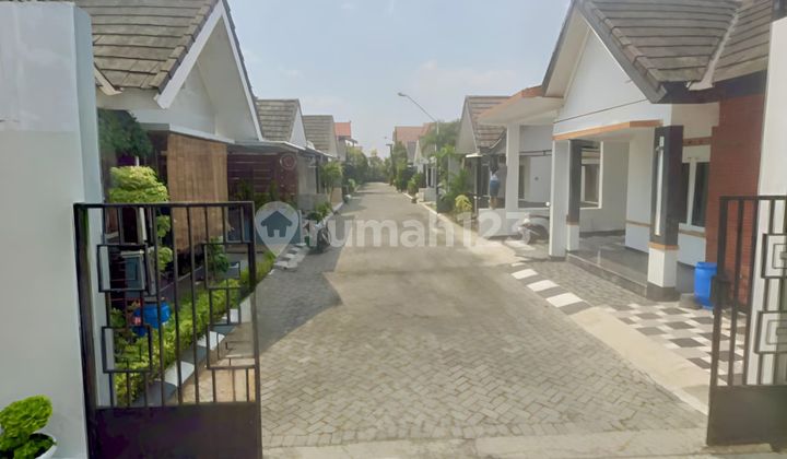 Well-Maintained Beautiful House Fully Furnished in a Cluster in Paulan, Colomadu