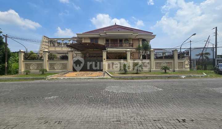 Rumah Mewah 2 Lantai Ala Istana Sultan Crazy Rich Lokasi di Sektor 1 Solo Baru