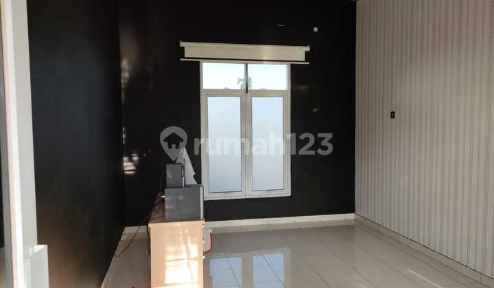 Strategic Ready-to-Use Shop House & House (Behind the Shop House) in Penumping, Laweyan, Solo 2