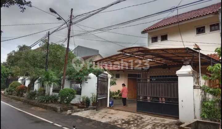 Rumah Asri Dalam Komplek Billymoon Dekat Stasiun Buaran Jaktim