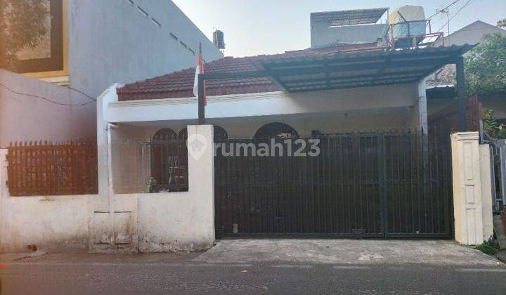 Rumah Murah Lokasi Bagus 2 Lt di Cempaka Putih Jakarta Pusat  1