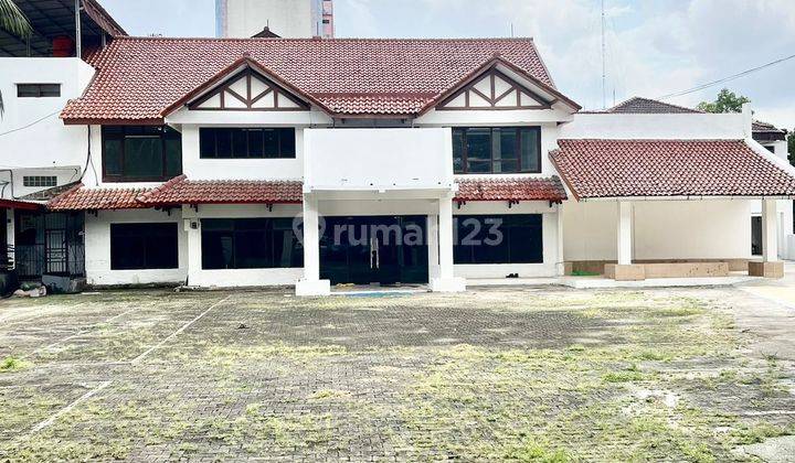 Gedung Lokasi Bagus Ex Sekolah Tinggi di Kapten Tendean 1